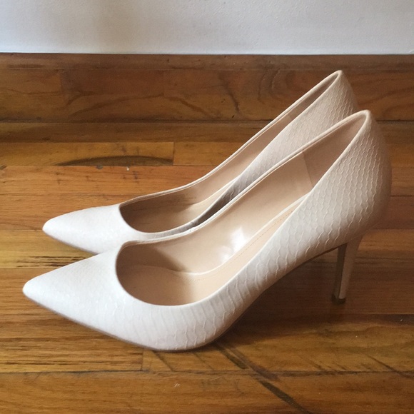 BCBG heels - Picture 2 of 7